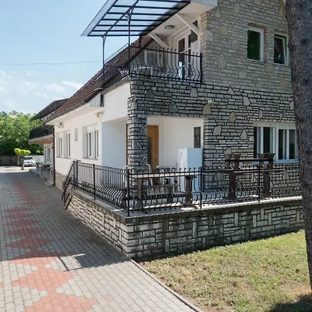 Mueller's 1 Διαμέρισμα *