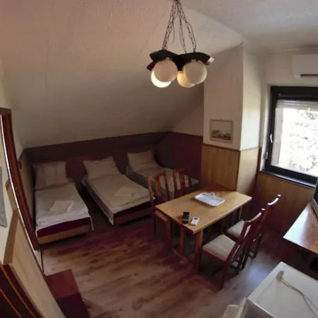 Mueller's 1 Apartment *