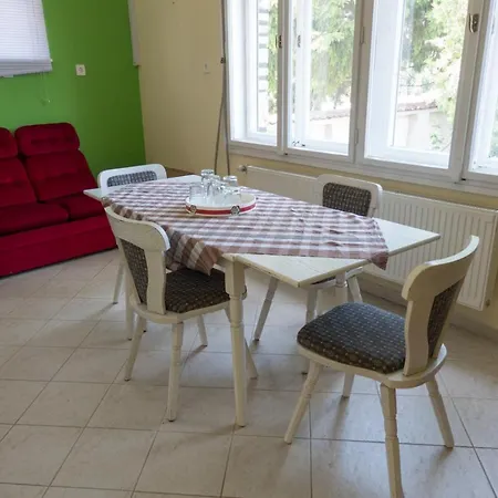 Mueller's 1 Apartment *