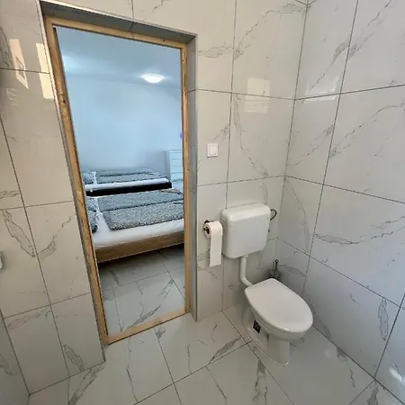Mueller's 1 Apartment *