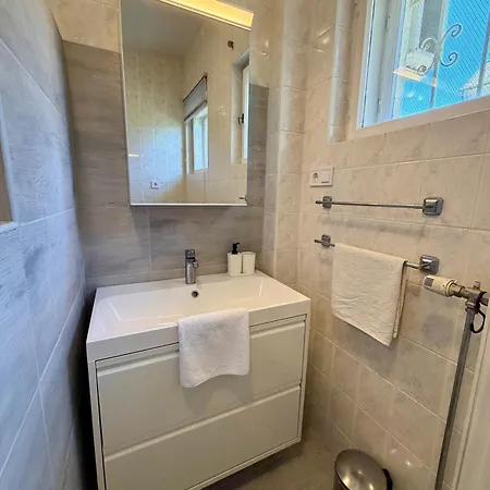 Mueller's 1 Apartment *